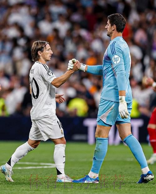 科贝：皇马不打算续约阿拉巴 甚至愿放他今夏离队